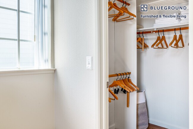 Building Photo - 513 Jibstay Ln