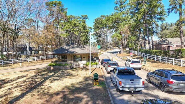 Building Photo - 164 April Point Dr S