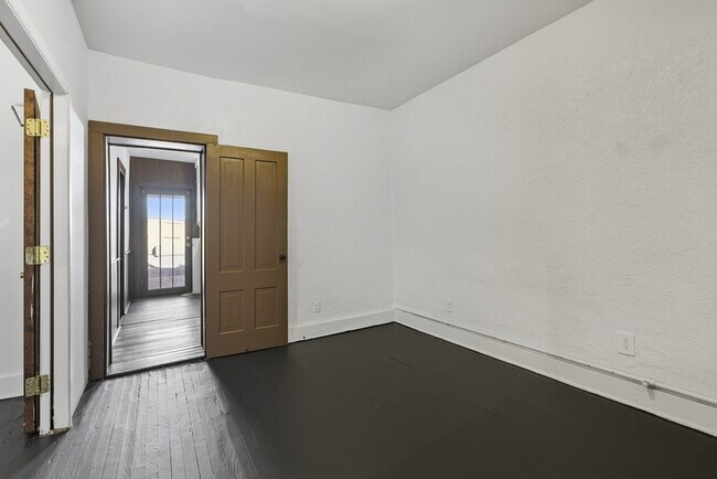 Building Photo - 839 S 8th Ave