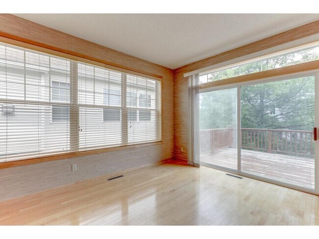 Building Photo - 2074 Clover Ct