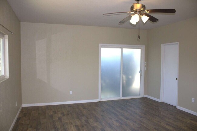 Building Photo - 1 Bed/1 Bath Studio for Rent! 1 Mile from ...