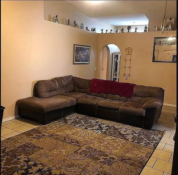 Amazing and specious living room. - 881 Vanderbilt Dr