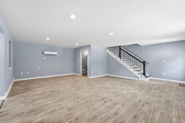 Building Photo - 15621 Northland Dr