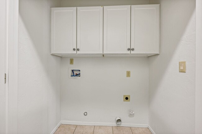Building Photo - 4 bedroom home in Central Tucson
