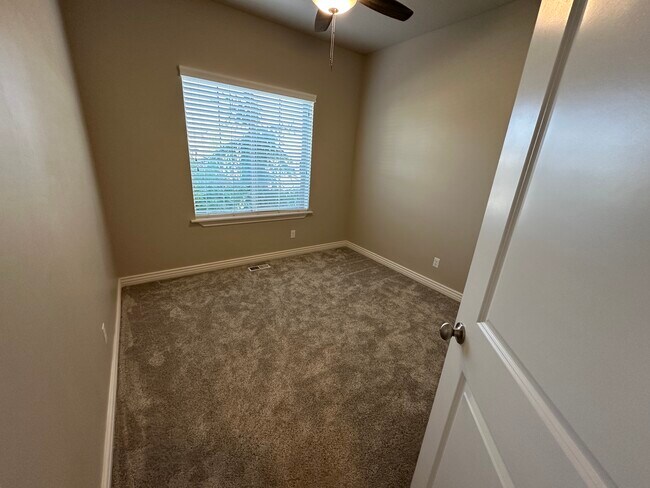 Building Photo - Wyatt Earp Ave - Single Family HOme