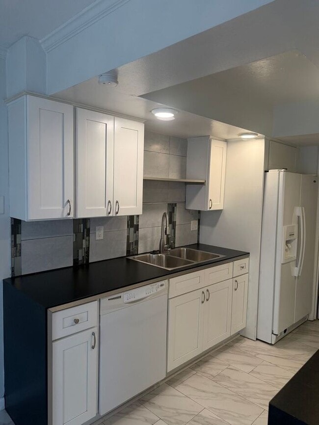 Building Photo - Fantastic 3/3 Townhome in Windsor Pines, Kissimmee