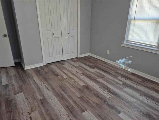 Building Photo - 2209 NW Smith Ave