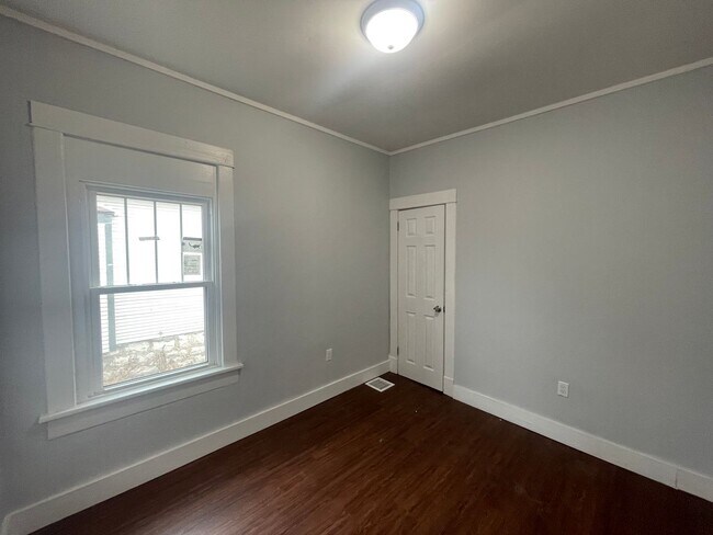 Building Photo - Remodeled 2 Bed/1 Bath home off 23rd!