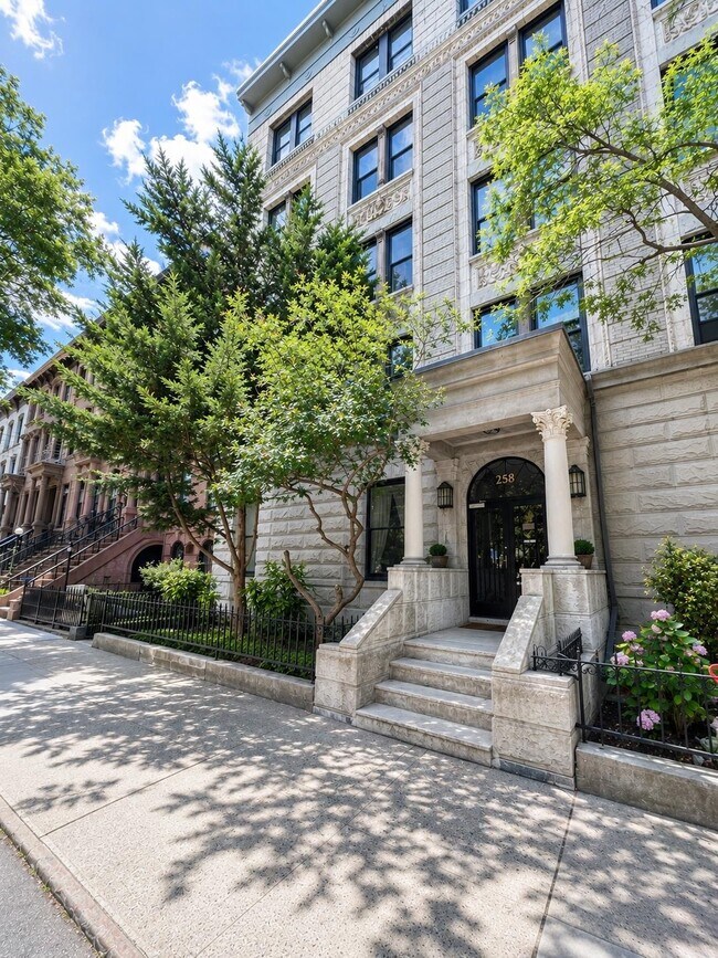 Building Photo - 258 Barrow St