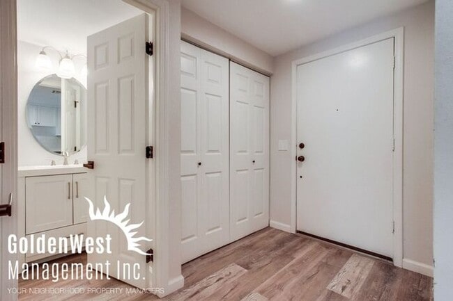 Building Photo - Stunning Two-Story 2Bdm 2.5Ba Townhome in ...
