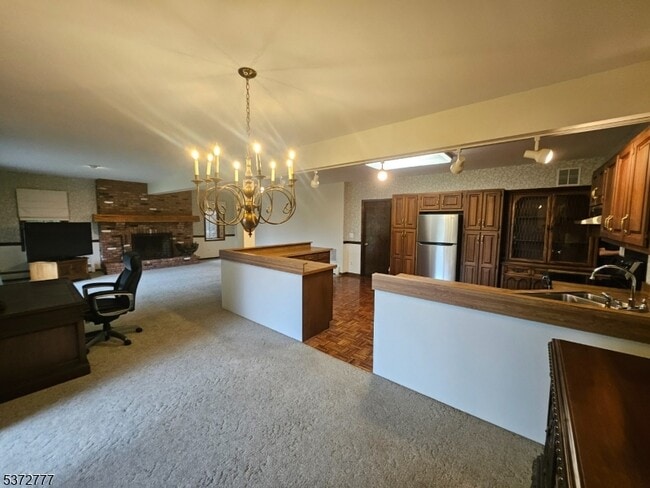 Building Photo - 242 Clove Rd