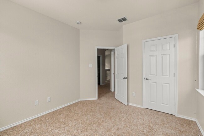 Building Photo - 1230 Nicholas Manor