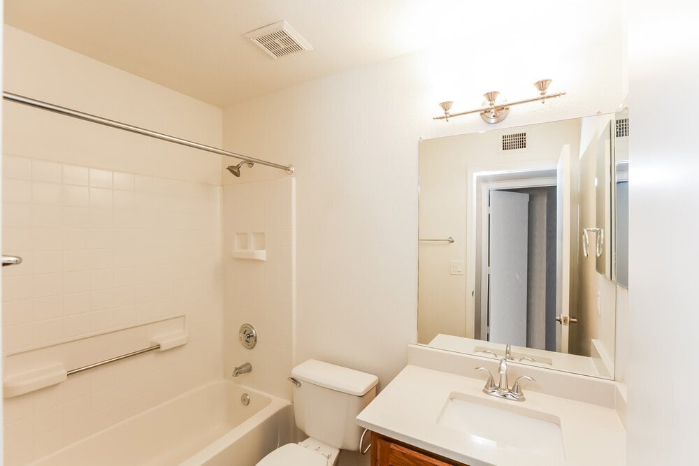 Building Photo - 11622 W Olive Dr