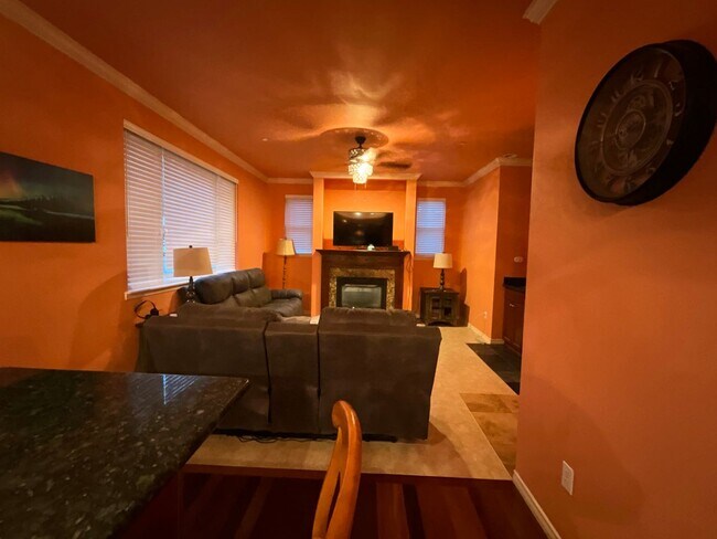 Building Photo - Beautiful, Fully Furnished, Maple Valley H...