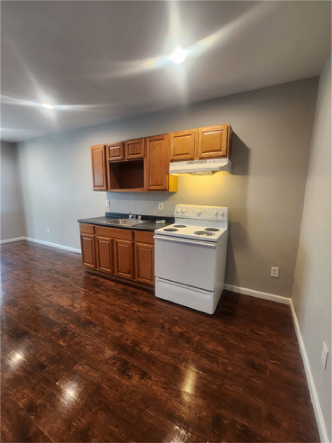 Building Photo - 1850 Clarence St