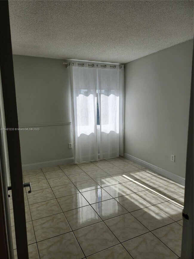 Building Photo - 250 180th Dr