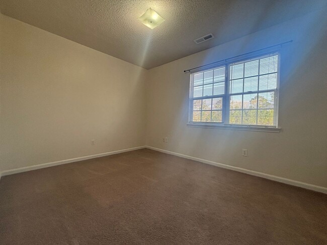 Building Photo - Pueblo Townhouse