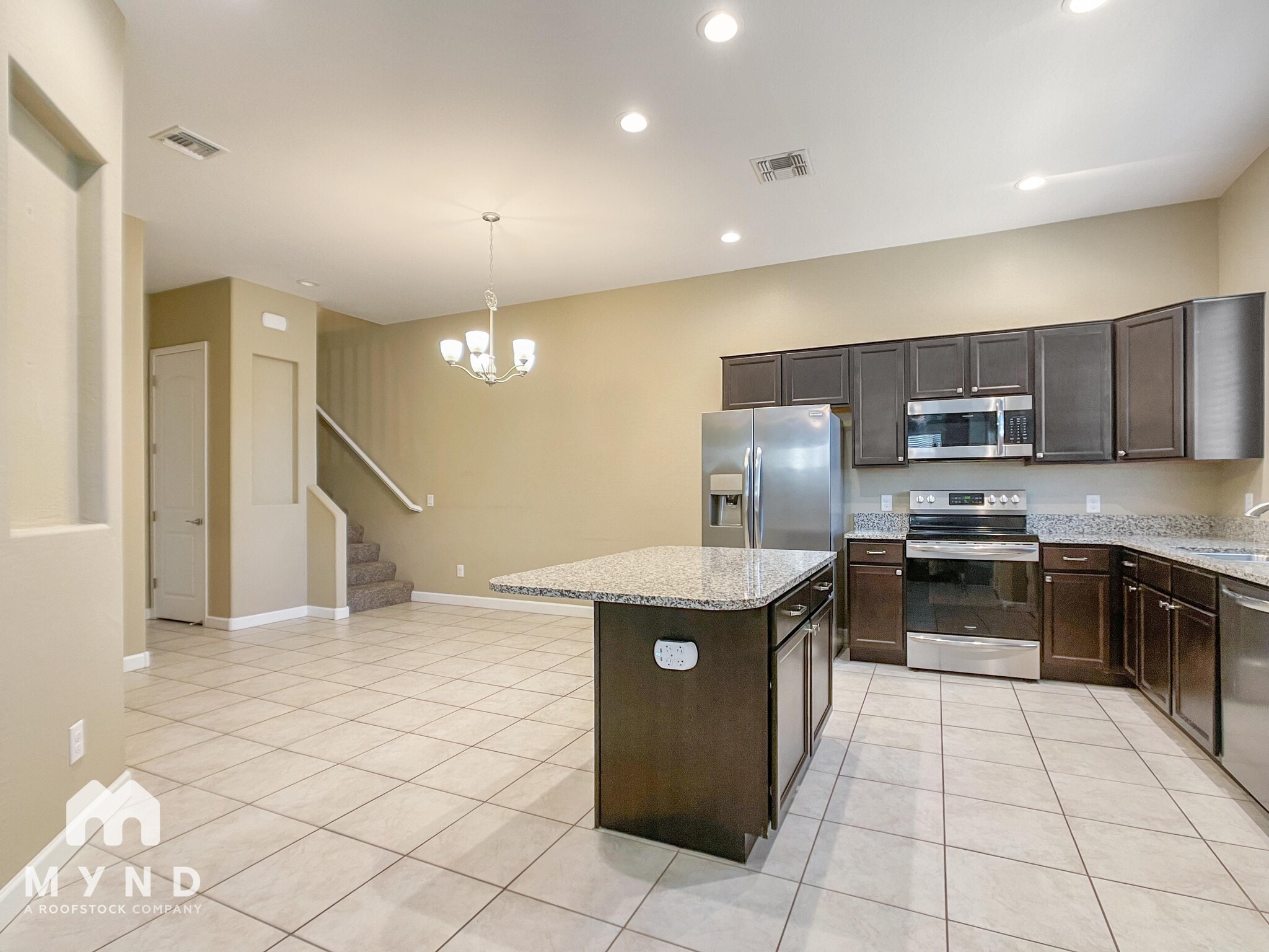 Building Photo - 1367 S Country Club Dr