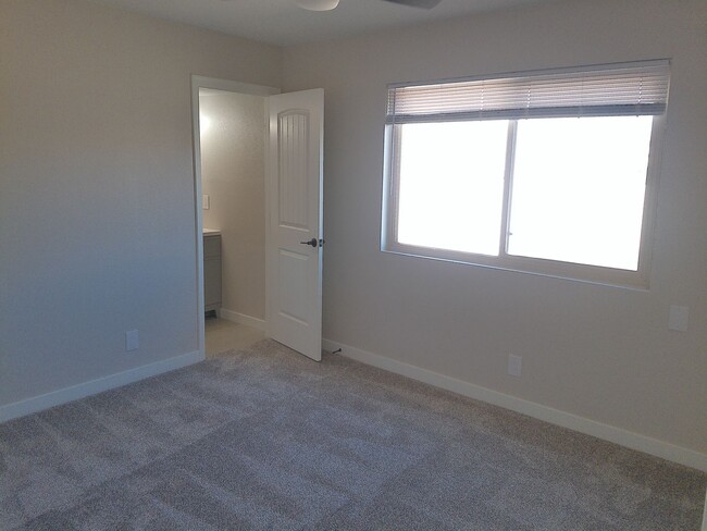 Building Photo - Long Term Duplex rental