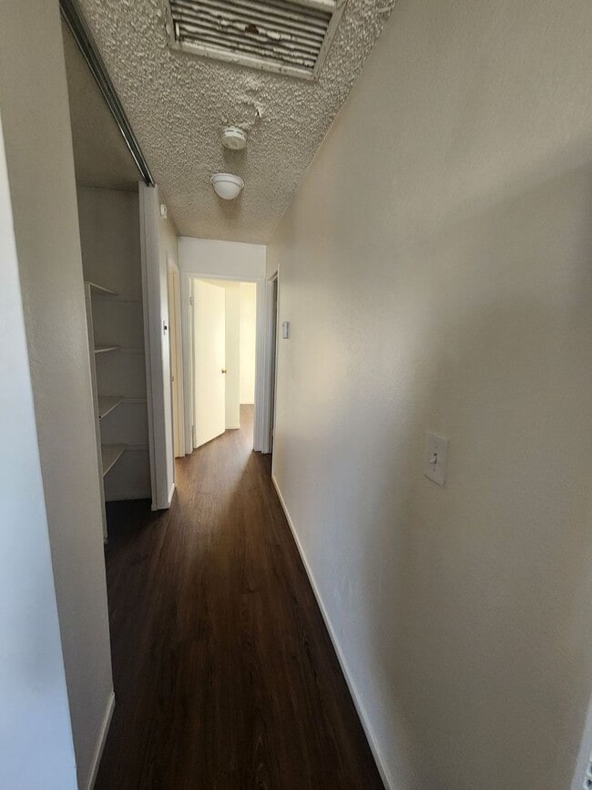 Building Photo - 73502 Sunnyvale Dr