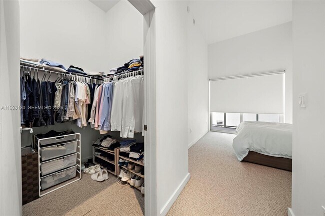 Building Photo - 1600 SW 1st Ave