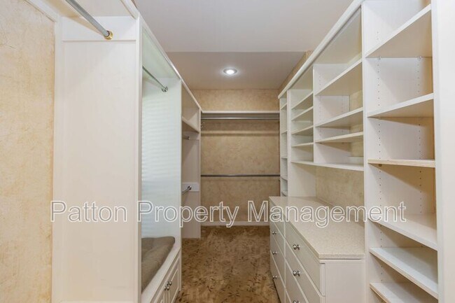 Building Photo - 6910 Logan Pl