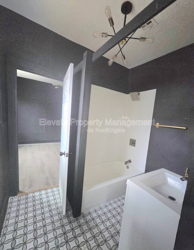 Building Photo - 1625 NW 33rd St