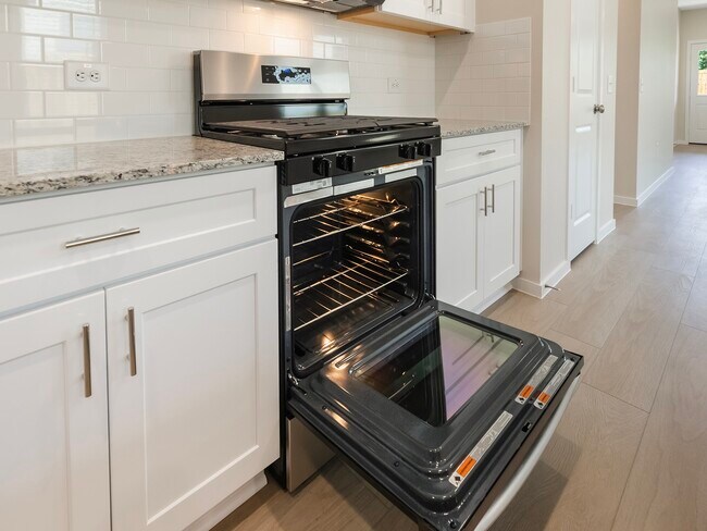 Building Photo - 15881 Blass Vly Dr