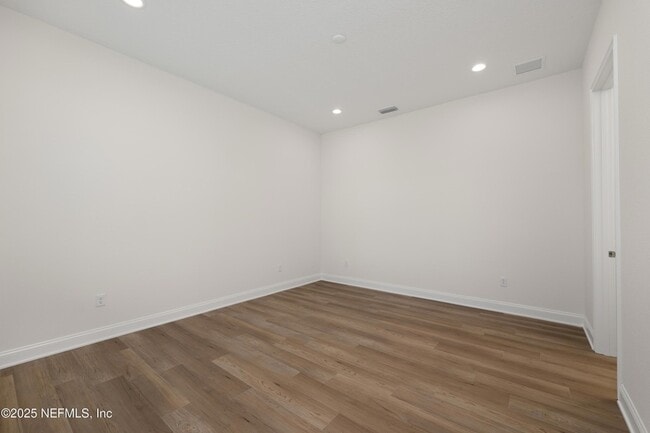 Building Photo - 50 Sewall Ln