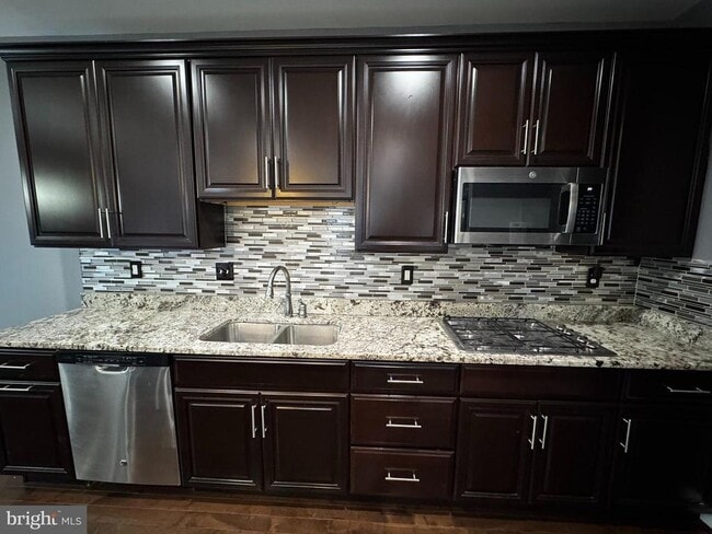 Building Photo - 4 Stonehaven Cir