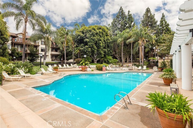 Building Photo - 2555 Plaza del Amo