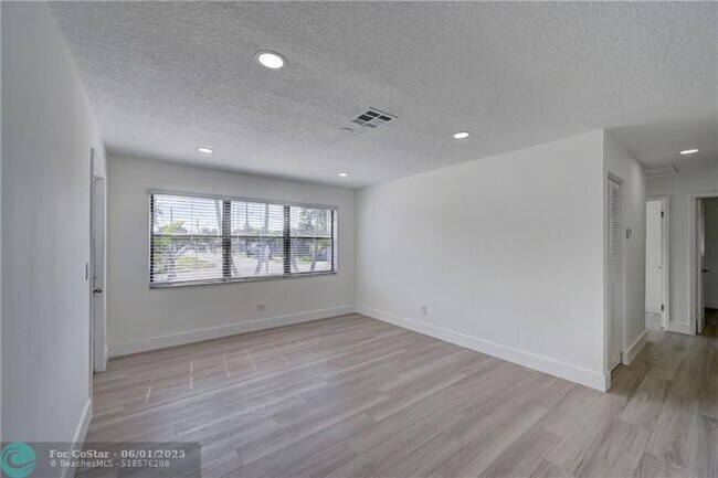 Building Photo - 5521 SW 39th St
