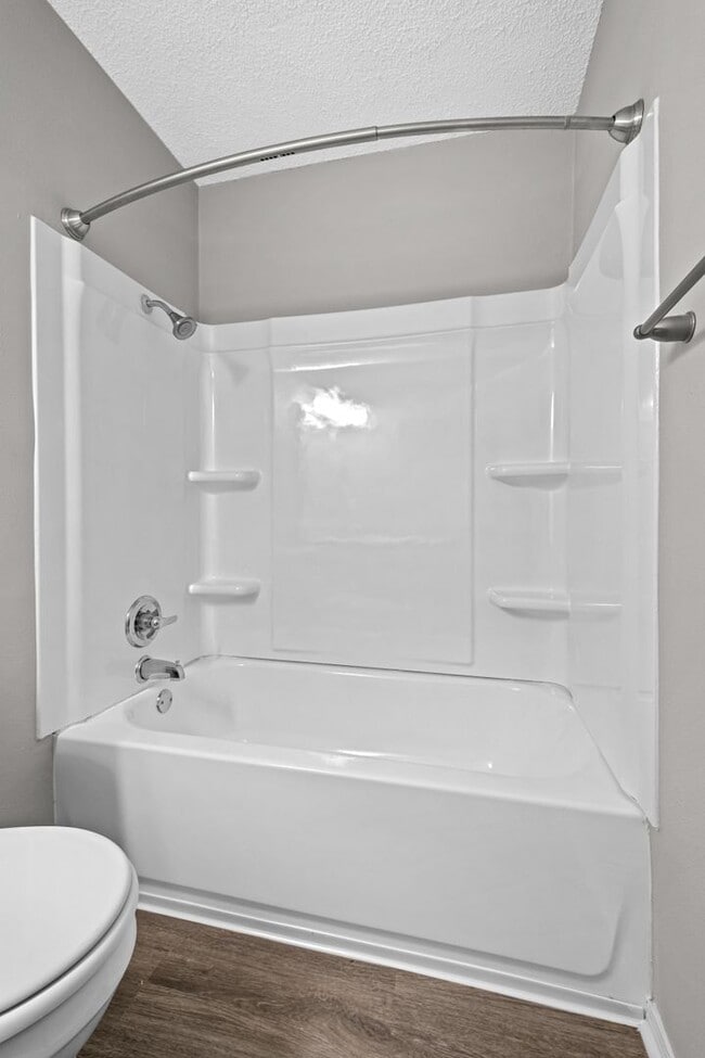 Building Photo - Newly Renovated Duplex in West Fayetteville!