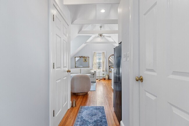 Building Photo - 3 Circle St