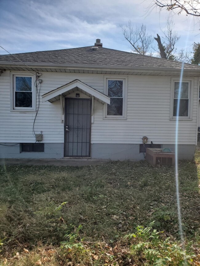 Building Photo - 1340 E Riverside Ave