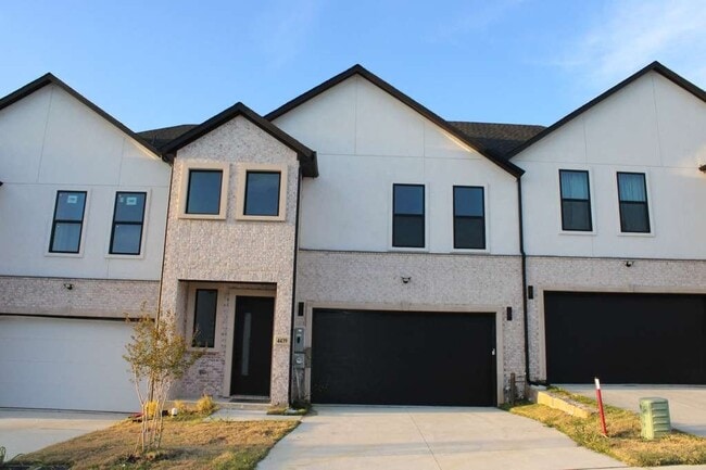 Building Photo - 4443 Fatima Dr