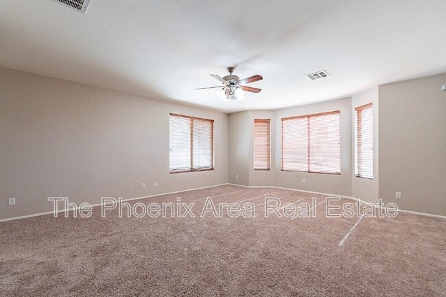 Building Photo - 2741 E Yellowstone Pl