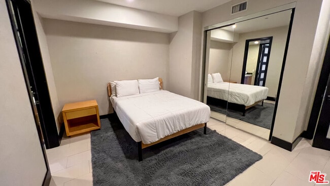 Building Photo - 6425 Weidlake Dr