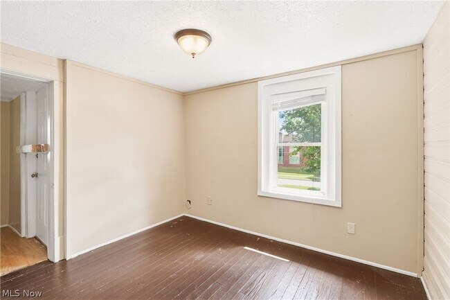 Building Photo - 285 Sumner Ct