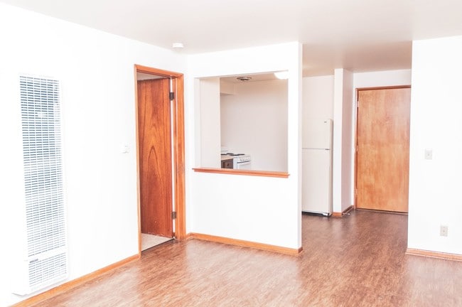 Building Photo - 1040 Bryden Rd