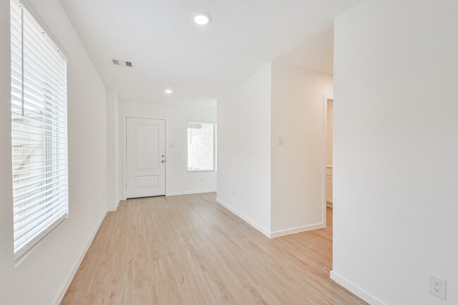 Building Photo - 18562 Cepagatti Dr