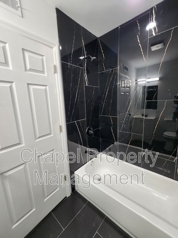 Building Photo - 5012 W Stiles St