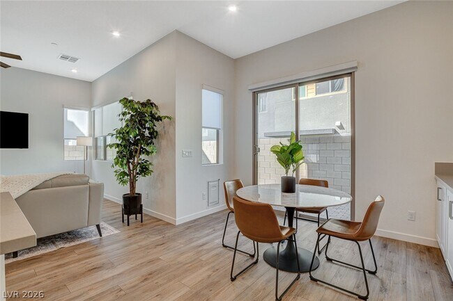 Building Photo - 3354 Via Strada St