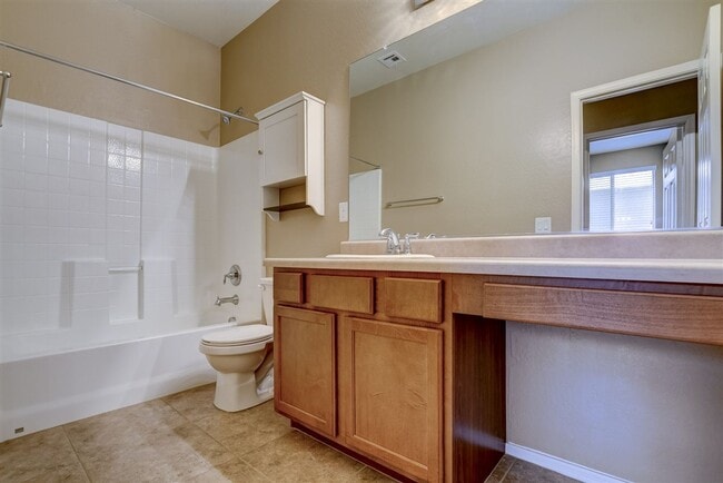 Building Photo - 3 bedrooms plus a den, 2 bath home in Brig...