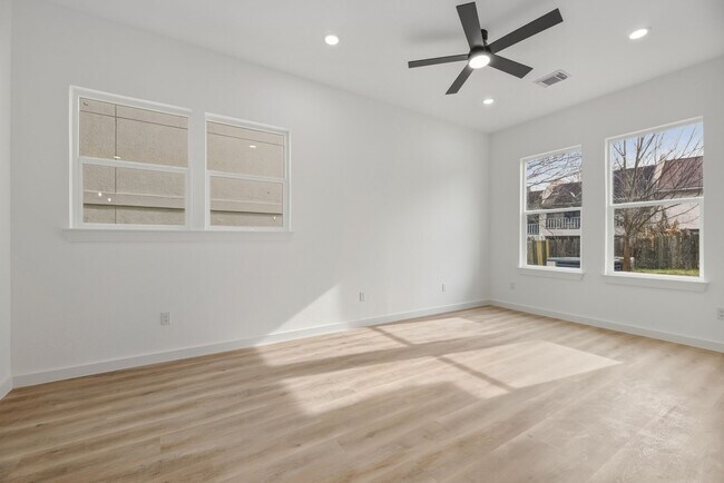 Building Photo - 117 Capetown Ln
