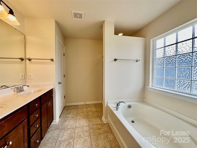 Building Photo - 10932 Burnt Leather Ln