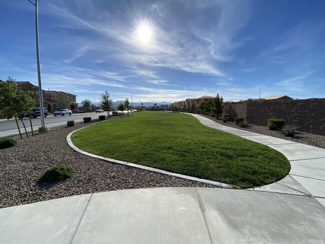 Building Photo - 2212 Stone Well Rd