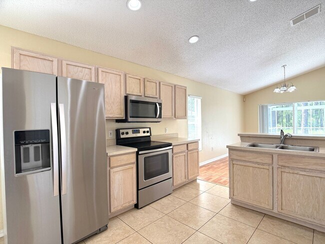Building Photo - Lovely 4-Bed 2 Bath Pool Home in the Desirable Four Corners Area! Lawn Care & Pool Maintenance In...