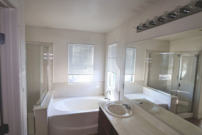 Building Photo - Single Family Home in Gated Community