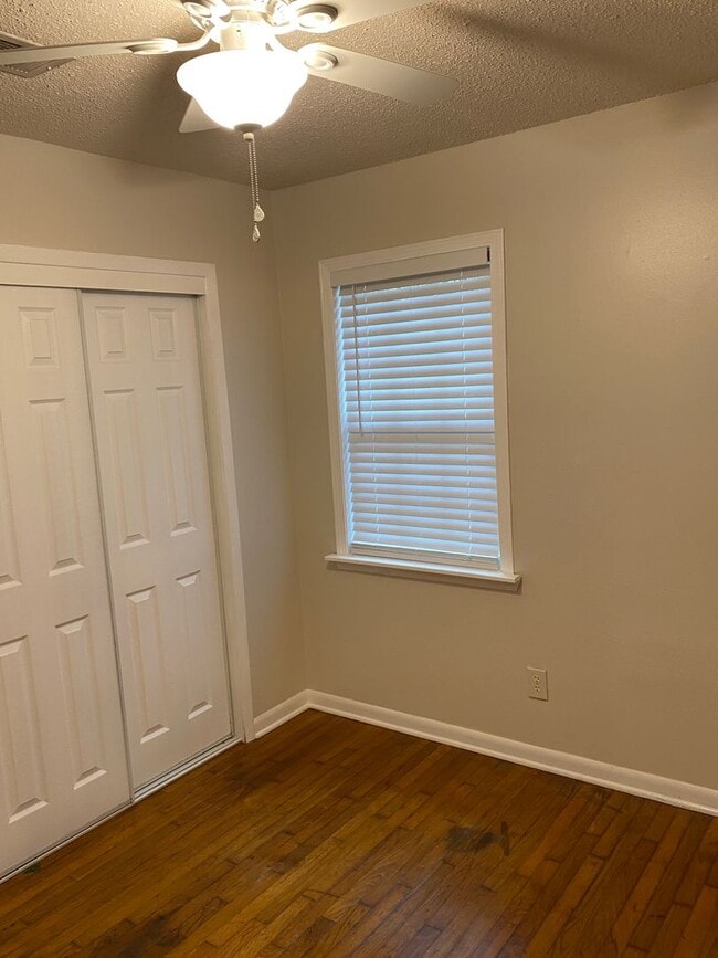 Building Photo - Convenient to NAS and Corry!